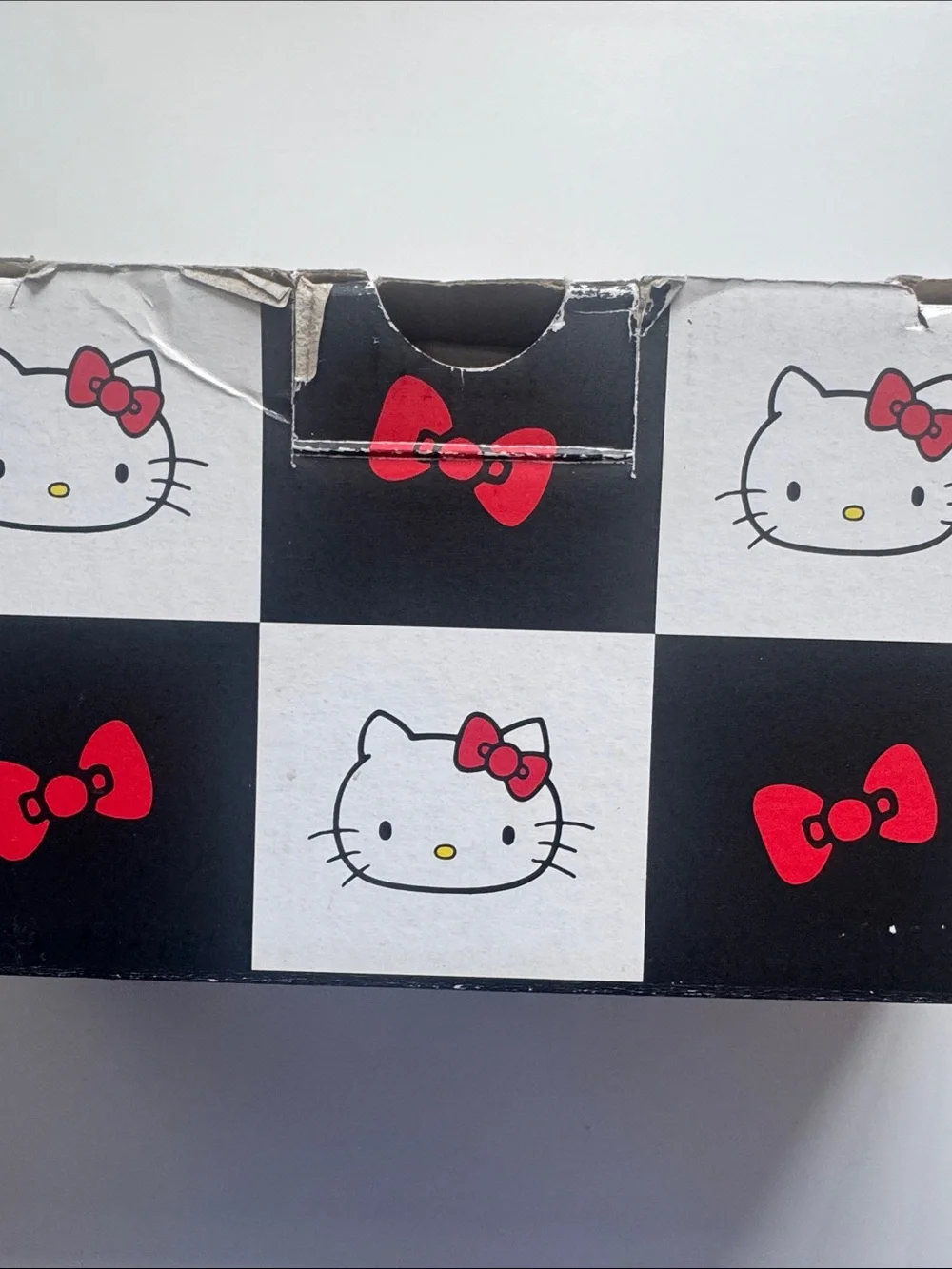 Vans Woman’s Hello Kitty Size 7 BNIB